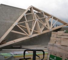 Charpente arrivée sur le chantier