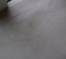 Trace dans le vernis