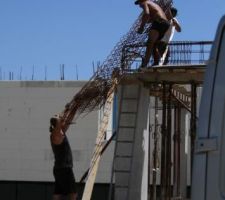 Pose à 3 de la longrine