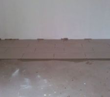 Eh voila demarrage du carrelage !!!