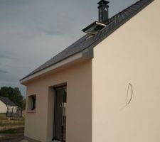 Quel est l'artisan qui a eu la bonne idée de laisser le vélux ouvert après avoir quitté le chantier? Après les baies laissées ouvertes, ils ont tenté une autre ouverture...Zen, soyons zen!