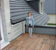 La terrasse de la chambre de Louise. Trop heureuse!