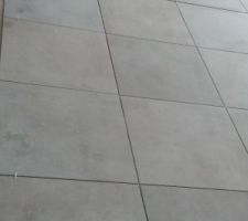 Carrelage du RDC 60x60 (avant les joints)