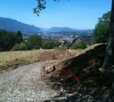Chemin d'accès et vue sur le Bourget...