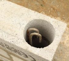 Les ferraillages sont bien présents  à tous les angles, ainsi que sur les murs > 6m