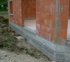 Seuil de porte et baie vitr&eacute;e