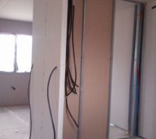 1ères cloisons intérieures de posées : les placards des chambres