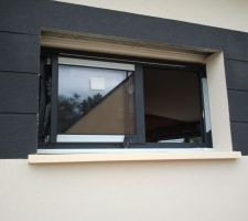 Après le velux de laissé ouvert la veille, nous avons eu la mauvaise surprise de constater aujourd'hui que c'était une fenêtre panoramique qui était restée ouverte cette fois-ci...