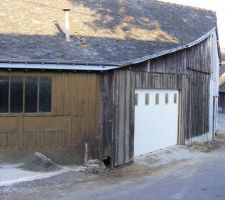 Porte garage du hangar