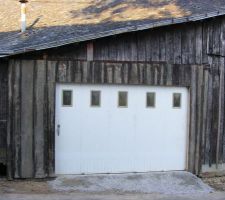 Porte garage du hangar
