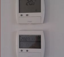 Thermostat du salon et centrale de chauffage en marche