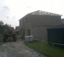 Charpente en cours de finission