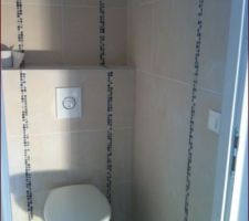 Notre WC suspendu fa&iuml;enc&eacute; enti&egrave;rement