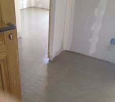 Chape de ravoirage fraichement coulée.
