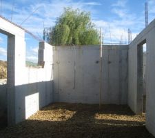 Au sous sol: le debarras (vue de la chaufferie)