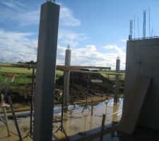 Poteaux qui vont soutenir la terrasse