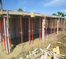 Piscine sous la terrasse (!)