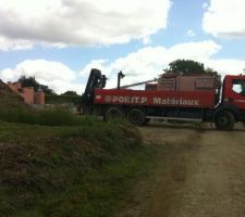 Livraison de briques par POINT.P,
et ce avant 14h