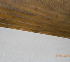 Lasure arrachée par scotch