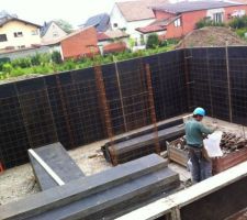 Coffrage sous sol et mise en place ferraille.