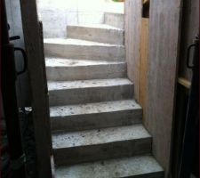 Décoffrage de l'escalier.