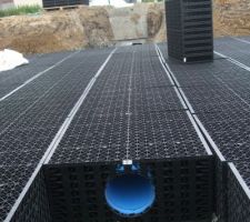 Bassin d'infiltration sous l'espace vert