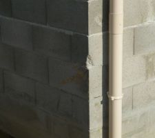 Pb une machine a accroché le coin de notre mur pffff
