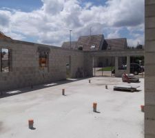 Vue cot&eacute; garage cot&eacute; rue