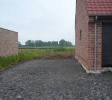 Emplacement du futur carport.