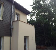 Pose des chapeaux au niveau du balcon