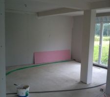 Le salon et le conduit pour notre futur poêle (double foyer ?!)