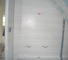 Salle de bain à l'étage ! manque plus qu'a installé le meuble !