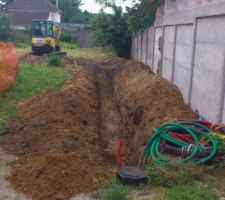 Tranchée VRD pour notre allée (hors voie commune à une autre construction)