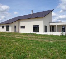 Crépis fini le 22/06/2012. Vu façade ouest est du jardin
