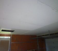 Plafond terminé, trappe de visite faites