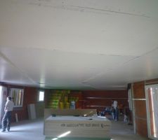 Plafond terminé et trappe de visite faites