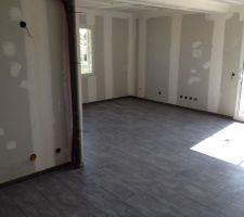 Vue salon depuis cuisine