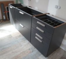 J'ai juste posé les poignées pour le plaisir !! On verra plus tard pour le reste