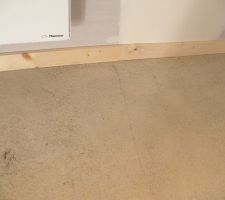 Photo de la fissure dans le bureau faite le 14 juin et signal&eacute;e lors de la r&eacute;ception.