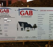 Le permis de construire tel qu'il est sur le terrain, ça change des permis "ordinaires" qu'on achète dans les GSB et qu'on remplit au feutre...