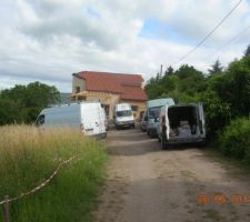 Il y a foule pour la fin de la construction