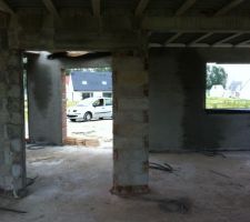 Fin de la maconnerie avec l enduit hydrofuge