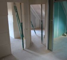 Cloisons de l'&eacute;tage en place