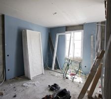 Portes intérieures stockées, isolation de la chambre au rdc