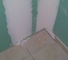 Mur pas droit refait le 25 juin.