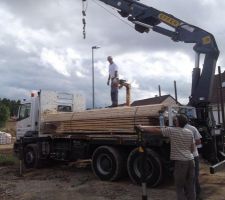 Petit retard de quelques hres du chauffeur.....le camion ne passait pas sous le pont!!!!mince...