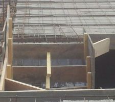 Coffrage d'escalier prêt pour le coulage