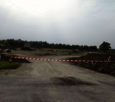 Entr&eacute;e du lotissement avec notre futur terrain en face