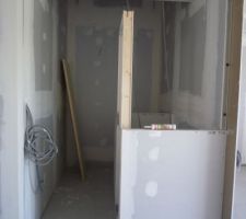 Vers l'escalier et wc