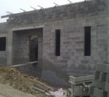 Murs cot&eacute; port entr&eacute;e